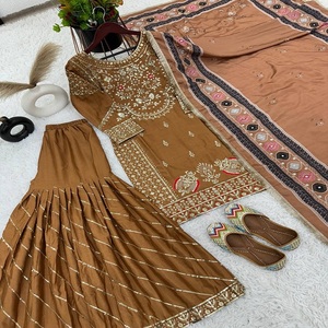 Costume Sharara de travail de séquence de broderie de chinon lourd de dernier concepteur par FabZone - Product Image 4