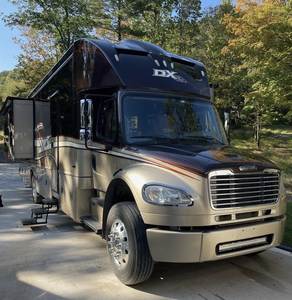 Outdoor Luxury 4WD Mobile Motorhome Caravan - Product Image 1