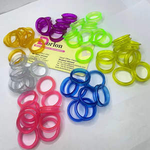 Anneau de doigt souple pour ciseaux à cheveux et à animaux de compagnie, inserts en caoutchouc de silicone, accessoires pour ciseaux de coiffure, anneaux pour ciseaux de salon de barbier - Product Image 1