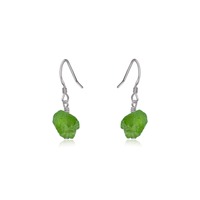Boucles d'oreilles pendantes en peridot brut enveloppées de fil plaqué argent, bijoux faits à la main pour femmes