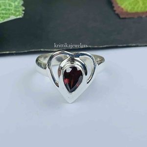 แหวนเงินแท้รูปหัวใจสำหรับผู้หญิงทำมือ925อัญมณีโกเมนธรรมชาติคุณภาพสูงตัดแบบคลาสสิกจากโรงงานขายส่ง - Product Image 2