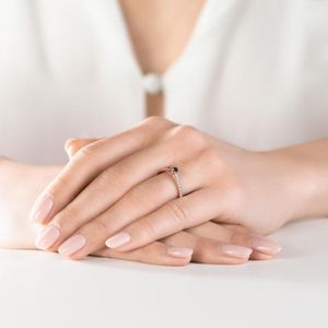 แหวนแต่งงานเพชรสีดำและสีขาวทรงกลมตัด4ง่าม - Product Image 4