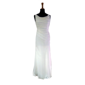 Robe de soirée maxi asymétrique de luxe italienne Giulia, style Empire de la Rome antique, en satin écologique, avec logo au dos - Product Image 2