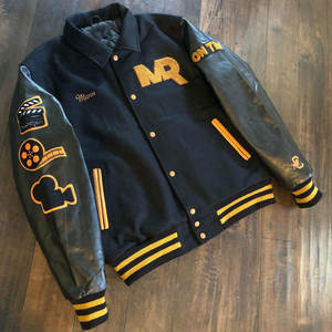 Veste à capuche pour homme de haute qualité, veste universitaire avec col, veste coupe-vent personnalisée - Product Image 1