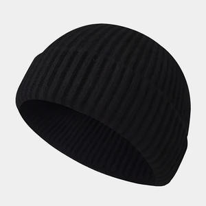 Gorros unisex cálidos y elegantes hechos de acrílico suave, perfectos para usar en invierno, moda casual o para publicidad. - Product Image 1