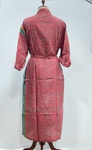 Robe de nuit kimono d'été vintage en soie recyclée, style sari indien, col en V, fermeture à cordon, manches longues douces, longueur complète, cadeau pour elle - Product Image 3