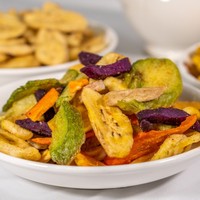 Délicieuses collations de légumes lyophilisés, légumes secs, chips de légumes mélangés déshydratés, provenant de l'usine du Vietnam