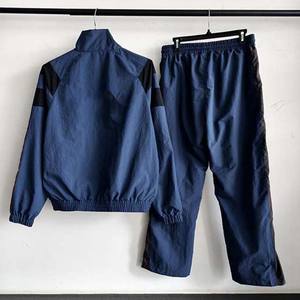 ชุดวอร์มกันลมแบบมีฮู้ดสำหรับผู้ชาย ผลิตตามสั่ง (OEM)  ใส่สบาย ระบายอากาศได้ดี  ลายพิมพ์  ไซส์ใหญ่  น้ำหนักเบา  ตกแต่งด้วยแถบ  ผ้าริปสต็อป  สำหรับเล่นฟุตบอล - Product Image 3