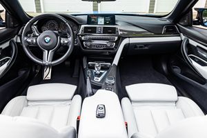 BMW M4 Cabriolet 2018 d'occasion avec pack Competition (conduite à gauche/droite) - Product Image 5