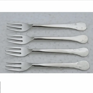 Ensemble de 4 fourchettes réutilisables en acier inoxydable de luxe élégant, lavable au lave-vaisselle, alliant durabilité, design moderne, pratique pour les fêtes - Product Image 5