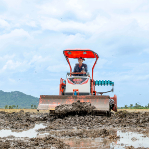 Tractor de Orugas de Goma Diésel HOGICO 80VN de 80 CV de Alta Calidad con Rotocultor, Moldeador de Caballones y Equipo de Perforación de Línea de Agua en Venta - Product Image 1