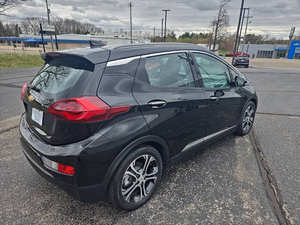 รถยนต์มือสองคุณภาพดีราคาประหยัด ปี 2017 เชฟโรเลต โบลท์ อีวี พรีเมียร์ พวงมาลัยซ้าย - Product Image 5