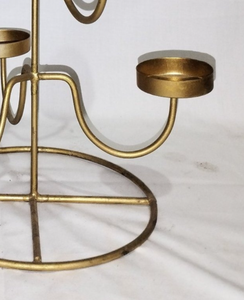 เชิงเทียนทองเหลืองกลั่นระดับพรีเมี่ยมพร้อมโครงสร้างที่หรูหราเพื่อการส่องสว่างที่นุ่มนวลและพื้นที่ของนักออกแบบ - Product Image 4