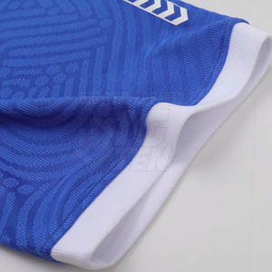 Uniforme de Fútbol Hecho de Material Absorbente de Sudor Diseñado para Mantener a los Jugadores Frescos y Secos Durante Partidos de Fútbol Intensos - Product Image 3