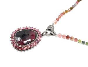 Pendentif en pierre taillée à facettes en tourmaline biologique naturelle Collier rond en tourmaline multiple Perles Collier en diamant pavé de serrure - Product Image 2