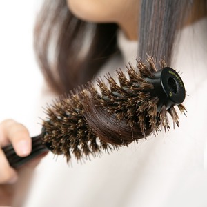 Cepillo Redondo para Cabello Cellreborn Premium con Cerdas de Jabalí para Peinado en Salón y Masaje del Cuero Cabelludo - Product Image 1