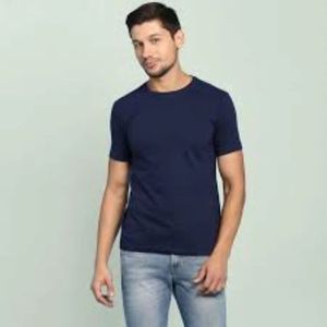 เสื้อยืดผู้ชายทรงเข้ารูป ผ้าคอตตอนเจอร์ซีย์ สีพื้น รับทำโลโก้ OEM แขนสั้น สไตล์ลำลอง ขายส่ง ผ้าถักแบบเรียบ 3 มิติ - Product Image 3