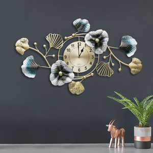 Horloge murale suspendue en forme de fleur de luxe pour hôtel restaurant et mariages art mural décoratif horloge murale en métal couleur or et noir - Product Image 5