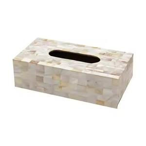 Caja de pañuelos de diseño rojo de estilo tradicional para decoración de mesa de comedor y oficina en casa con aspecto elegante y uso funcional diario - Product Image 4