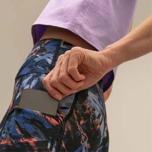 Pantalones cortos de salón de bambú suave para mujer: tela cómoda y sostenible, ideal para relajarse en casa - Product Image 3