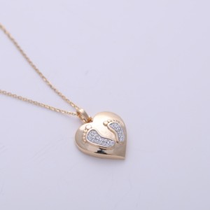 Pendentif cœur empreinte de pied de bébé en diamant de laboratoire certifié IGI en or jaune/blanc et or rose 14 carats, pendentif sentimental mère et bébé - Product Image 4