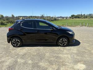 Auto Usado en Perfectas Condiciones, <span class=keywords><strong>Toyota</strong></span> <span class=keywords><strong>Yaris</strong></span> S 1.5 Híbrido Z <span class=keywords><strong>2022</strong></span>, 5 Puertas, CVT, 4x4, Hatchback, Envío a Todo el Mundo - Product Image 5
