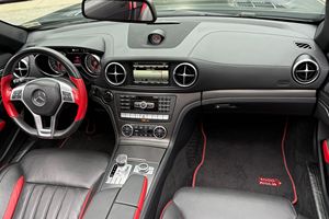 Mercedes-Benz SL550 Mille Miglia 417 Edition 2016 Usado ~30,000 Millas, Motor V8 Biturbo, Mayormente sin Modificaciones, Asientos de Cuero Traseros - Product Image 2