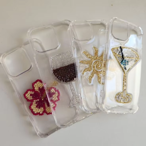 Breloques de sac brodées personnalisées avec des perles de rocaille, design tendance, breloques de sac en perles de rocaille pour sacs à main et sacs à dos - Product Image 1