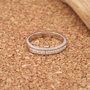 แหวนเพชรกลมโตในห้องปฏิบัติการทองคำ14K สุดพิเศษสำหรับสตรีสี VVS2ชัดเจนเครื่องประดับขายส่ง - Product Image 6