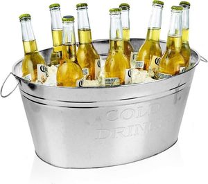 Gran bañera de metal para celebraciones al aire libre y reuniones en el patio trasero llenas de hielo y bebidas frías. - Product Image 3