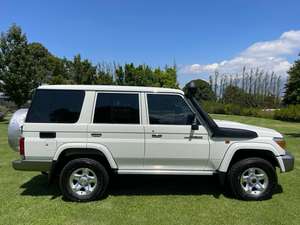 2023สำหรับรถกระบะเทอร์โบ LX V8 76 4.5D เบาะหนังด้านซ้าย R17ยาง - Product Image 3