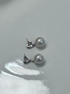 Boucles d'oreilles en forme de cœur avec fausses perles, plaqué argent 925, bijoux romantiques pour femmes, boucles d'oreilles en perles rondes blanches - Product Image 3