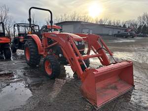 Tracteur compact Kubota LA525 d'occasion avec chargeur frontal 4x4, machine agricole, à vendre - Product Image 5