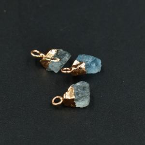 Venta al por mayor hecho a mano 8-10mm aguamarina colgante crudo estilo clásico piedra preciosa para fiestas infantiles - Product Image 4