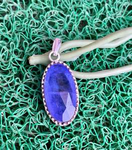 Colgante de Plata de Ley 925 con piedras preciosas de cristal de tanzanita, colgante de forma ovalada de diseño único para regalo, joyería de tanzanita facetada - Product Image 4