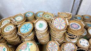 Bandeja Redonda de Ratán con Incrustaciones de Nácar - Bandeja de Ratán con Detalles de Nácar para Servicio en el Hogar, Restaurante o Cocina - Product Image 6