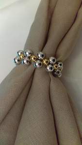 Rond de serviette organique martelé doré de forme unique, texture unique, décoration de table contemporaine rustique moderne au prix de gros - Product Image 3