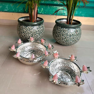 Bol Urli en argent allemand avec motif de lotus, lot de 2, accessoire de décoration intérieure, décoration Diwali, collection festive, décoration de la maison - Product Image 1