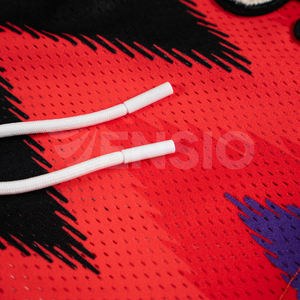 กางเกงขาสั้นชายหาดของผู้ชายโพลีเอสเตอร์พิมพ์ลายหลวมสำหรับฝึกซ้อมฤดูร้อน - Product Image 4