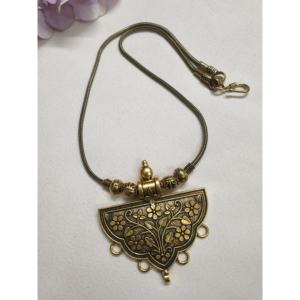 Collier pendentif floral en laiton Vintage fait à la main Design antique pour femmes Boho Chic bijoux ethniques déclaration accessoire de mode - Product Image 2