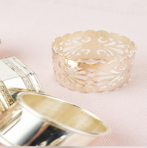 Servilleteros de metal de inspiración vintage con acabados rústicos, grabados florales y estilo antiguo que ahora se venden al por mayor a granel - Product Image 5