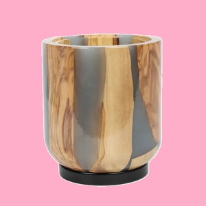 Brûleur Bakhoor élégant en résine grise et bois naturel avec plateau en métal Brûleur d'encens élégant pour la maison, le bureau et le Ramadan - Product Image 1