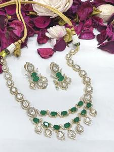 Impresionante collar de novia chapado en oro de calidad premium con aretes a juego para la colección de ropa de boda para mujeres. - Product Image 2