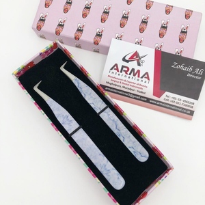 Pinzas Profesionales para Pestañas de 90 Grados con Punta Lisa, Diseño de Mármol, Acero Inoxidable, Antimagnéticas, Duraderas, con Logotipo Personalizado - Product Image 3