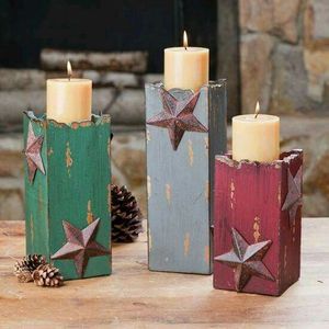 Bougeoir en bois traditionnel élégant pour la décoration de Noël avec des sculptures vintage et des produits en bois exquis - Product Image 1