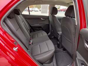Rio5 S Wagon FWD Rouge 2024 d'occasion, conduite à gauche, toit ouvrant, démarrage à distance, sièges en cuir, pack premium, jantes en acier, navigation, intérieur foncé - Product Image 5