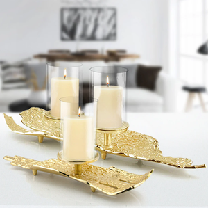 Bougeoir en laiton AK avec texture métallique en or fini Ensemble de 2 avec 3 supports personnalisés en verre pour la décoration intérieure d'hôtel - Product Image 1