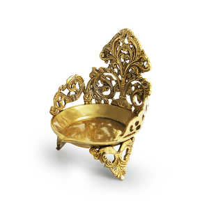 Diya en laiton à trois pieds sculptés à la main (1 mèche, 8.9 pouces, 180 ml, 2.14 kg, gravé à la main avec un design élégant - Product Image 3