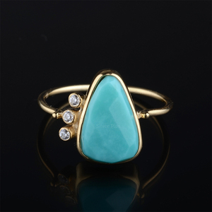 Dernière arrivée femmes bague en or 14k meilleure vente bague triangulaire de style incurvé disponible à un prix abordable productible 10k/18k - Product Image 4