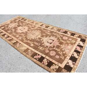 Alfombra Turca Vintage Grande de 4.9x11.2 pies, Alfombra de Lana con Diseño Floral Marrón y Rosa - Product Image 1